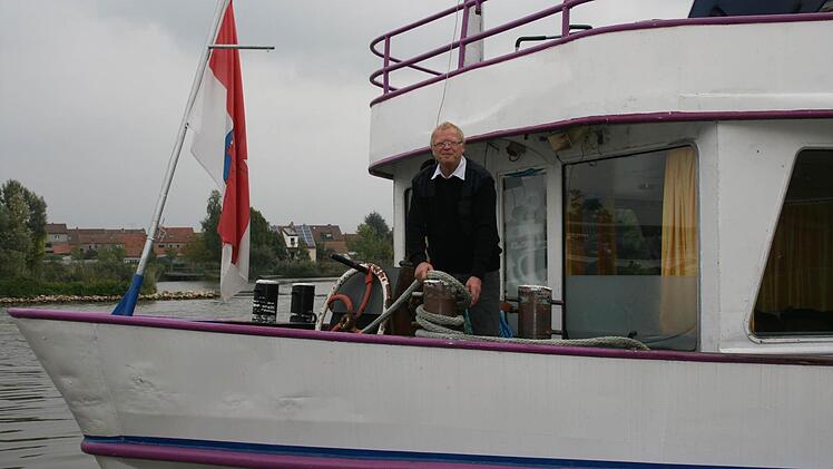 Wenn es nach ihm ginge, hieße es öfter "Leinen los". Weil aber die Nachfrage zu gering ist, musste Kapitän Georg Popp auf viele Fahrten verzichten.