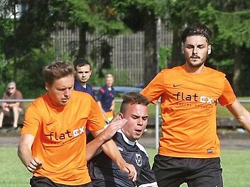 Der Titelverteidiger ATS Kulmbach (hier im Finale des vergangenen Jahres mit Jan Buchta und Paul Konov, r., im Duell mit dem Katschenreuther Christopher Weggel) hat für die Stadtmeisterschaft kurzfristig abgesagt. Foto: M. Limmer