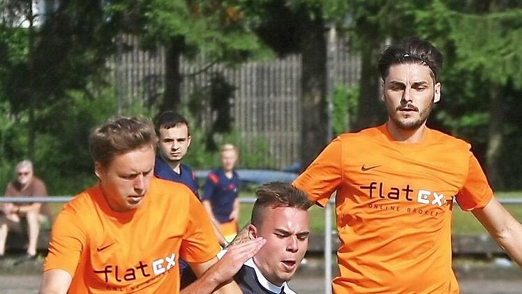 Der Titelverteidiger ATS Kulmbach (hier im Finale des vergangenen Jahres mit Jan Buchta und Paul Konov, r., im Duell mit dem Katschenreuther Christopher Weggel) hat für die Stadtmeisterschaft kurzfristig abgesagt. Foto: M. Limmer