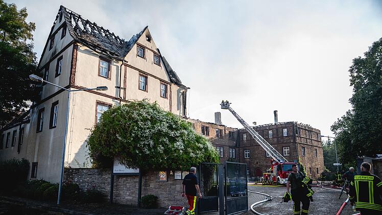 Brand im Schloss Wallhausen
