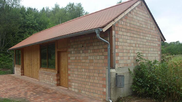 Eine Unterstellhalle in der ehemaligen Riedelgrube. Fotos: Stefan Geiger