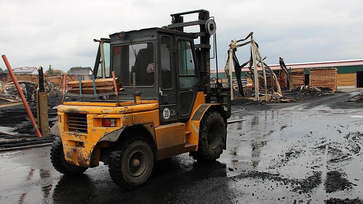 Nach dem Brand im Sägewerk in Untererthal Foto: Benedikt Borst