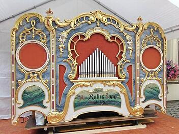 Ältere Gräfenberger erinnern sich noch, als die Orgel die Fahrten am Karussell begleitete.  Fotos: Petra Malbrich