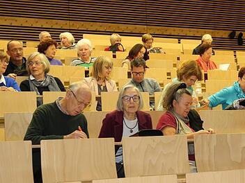 Vorlesung bei der Senioren-Uni in CoburgWolfgang Desombre