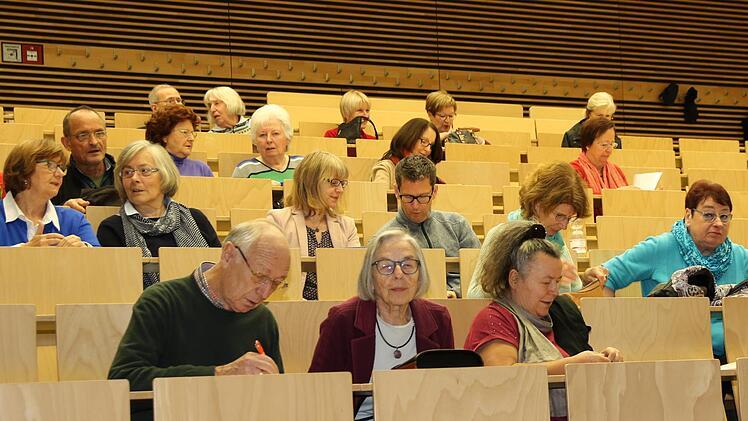 Vorlesung bei der Senioren-Uni in CoburgWolfgang Desombre