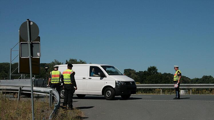 Verkehrskontrolle bei Katschenreuth. Foto: Jürgen Gärtner
