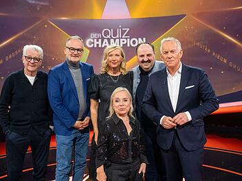 Sie wollen den Spielkandidaten den Weg zum 100.000-Euro-Gewinn so anstrengend wie möglichen machen (von links): Marcel Reif, Frank Plasberg, Andrea Kiewel, ChrisTine Urspruch, Johann Lafer und Johannes B. Kerner.