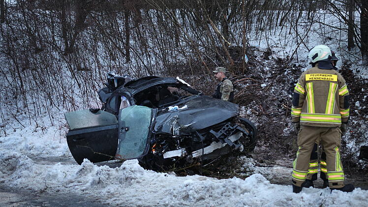 Lebensgef&auml;hrlich Verletzter bei heftigem Unfall auf B14 bei Ansbach
