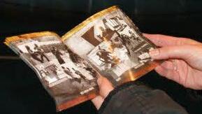 Viel Information darüber, wie die NPD versucht, ihr Gedankengut in harmlosem Gewand unter die Leute zu bringen, hatte Birgit Mair dabei, so auch eine der berüchtigten Schulhof-CDs und das dazugehörige Booklet.