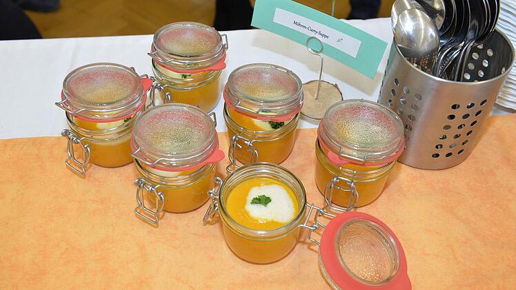 Das Auge isst mit: Möhren-Curry-Suppe im Einweck-Glas Foto: Ronald Rinklef