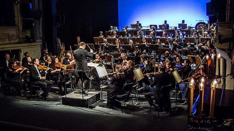 Impressionen vom 3. Sinfoniekonzert des Landestheaters Coburg unter der Leitung von Generalmusikdirektor Roland KluttigFoto: Jochen Berger