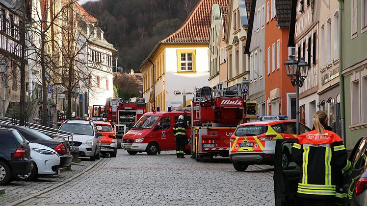 Die Obere Stadt musste während des Rettungseinsatzes für den Vekehr gesperrt werden. Foto: Alexander Hartmann