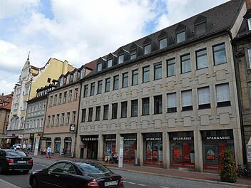 Das Sparkassengebäude in der Langen Straße steht inzwischen leer. Es wäre Teil eines "Quartiers an der Stadtmauer", wie das Projekt Citypassage inzwischen offiziell heißt. Foto: Ronald Rinklef