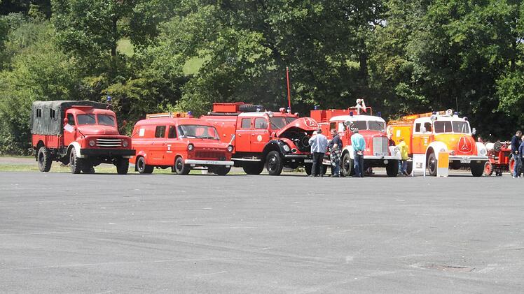 Selten sah man die Oldtimer so gut. In der Regel drängten sich die Besucher um die bis zu 65 Jahre alten Wagen.  Fotos: Michael Busch