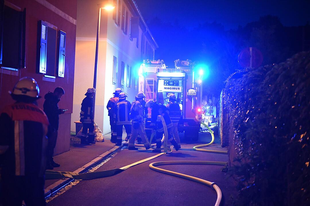Großeinsatz in der Bamberger Altstadt: Dachstuhl am Jakobsplatz brennt