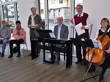 Die Musiker im neuen Gemeindehaus Foto: Karin Riechelmann
