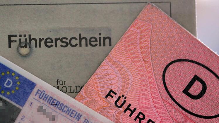 Erst hatte er gar keinen Führerschein vorzuweisen - dann einen gefälschten. Jetzt muss sich ein Mann aus Mellrichstadt dafür verantworten. Symbolfoto: Oliver Berg dpa/lnw