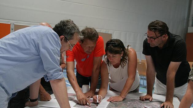 Wie kann unser Ort attraktiver gestaltet werden, fragten sich die Teilnehmer des j&uuml;ngsten Treffens. Fotos: Sylvia Hubele