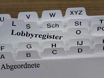 Die Idee eines Lobbyregisters ist denkbar einfach: Jeder, der als Interessensvertreter an den Staat herantritt, muss sich registrieren lassen.  Symbolfoto: Sascha Steinach, dpa