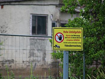 Warnschilder gab es an der Wehranlage der Kemmermühle schon länger, allerdings war das Verbot bisher rechtlich nicht durchsetzbar. Das soll sich nun mit einer neuen Verordnung ändern.