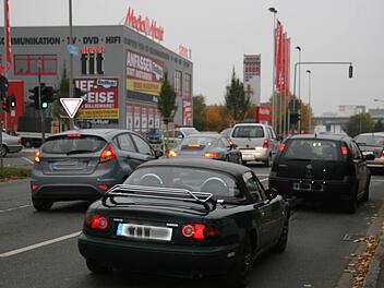 In der Kulmbacher Mittelau wird ab sofort wegen der Eröffnung des Media-Marktes der Verkehr neu geregelt. Foto: Sonja Adam