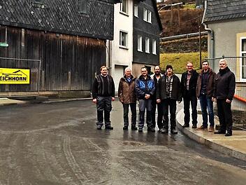 Von links Ludwig Söllner, Hans Eichhorn, Wolfgang Hähnlein, Ralf Bergmann, Rene Karl, Richard Eichhorn (alle Firma Eichhorn), Udo Madewitz (HTS-Plan), Erster Bürgermeister Timo Ehrhardt Foto: privat