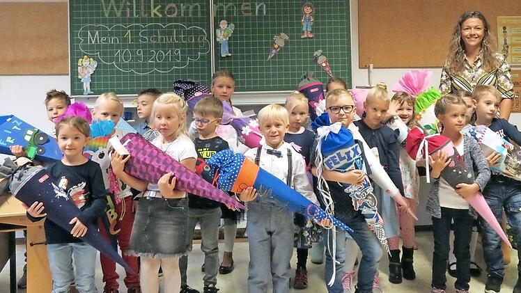 Die 1b in Frauendorf mit Klassenlehrerin Monika Schwab