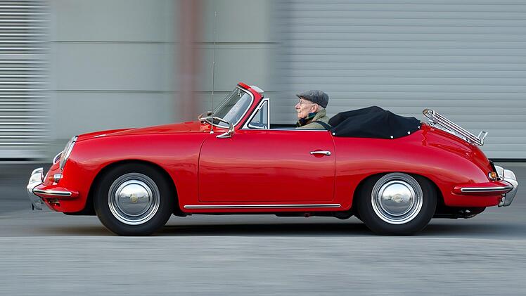 Als Jahreswagen gekauft, als erstes Auto selber restauriert - das verbindet Wagen und Fahrer. Foto: Tobias Kindermann