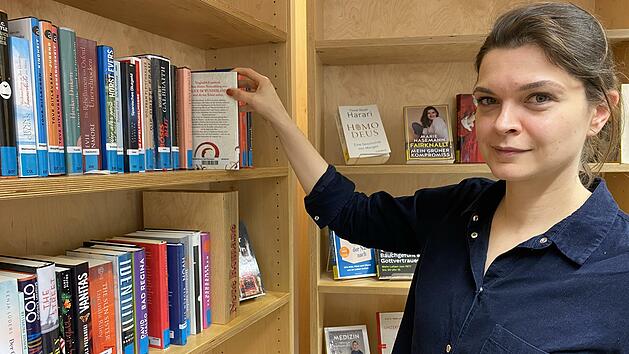 Auch, aber nicht nur gedruckte B&uuml;cher bietet Stefanie Mahlmeister in der Stadtb&uuml;cherei an.