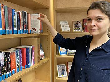 Auch, aber nicht nur gedruckte Bücher bietet Stefanie Mahlmeister in der Stadtbücherei an.