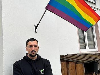 Regenbogenflagge pl&ouml;tzlich weg: Gr&uuml;nen-Politiker best&uuml;rzt