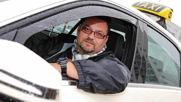 Michael Fiegl, von der Taxigenossenschaft Bamberg, hätte sich eine langsamere Anpassung der Taxilöhne an den gesetzlichen Mindestlohn von 8,50 Euro gewünscht.  Foto: Matthias Hoch