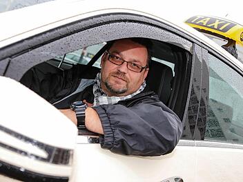 Michael Fiegl, von der Taxigenossenschaft Bamberg, hätte sich eine langsamere Anpassung der Taxilöhne an den gesetzlichen Mindestlohn von 8,50 Euro gewünscht.  Foto: Matthias Hoch