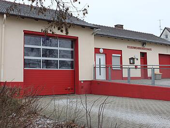 In diesem Gerätehaus der Feuerwehr Seubelsdorf in der Reuthstraße wird das neue Fahrzeug Platz finden.  Popp