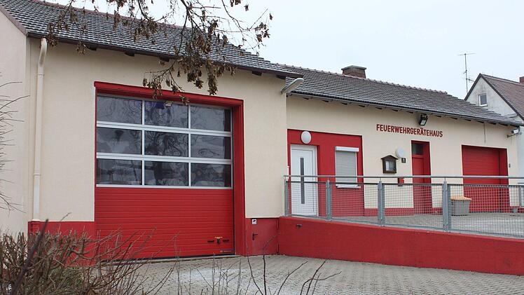 In diesem Gerätehaus der Feuerwehr Seubelsdorf in der Reuthstraße wird das neue Fahrzeug Platz finden.  Popp