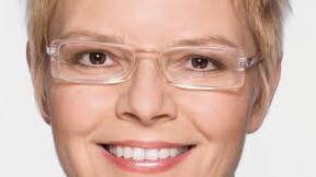 An den Koalitionsverhandlungen war MdB Sabine Dittmar nur "in der zweiten Reihe" beteiligt: Mit den SPD-Verhandlungsführern bereitete sie gesundheitspolitische Themen vor. Leider sei die SPD gerade bei der Bürgerversicherung "keinen Deut weiter gekommen". Trotz mancher "bitterer Pille" stimmt sie dem Vertrag zu und vertritt ihn auch mit Nachdruck.