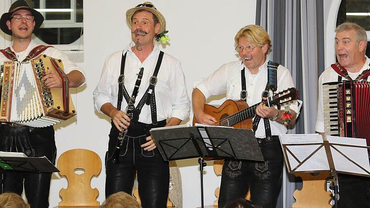 Ein Garant für gute Laune sind die Frankenbeidl aus Hiltpoltstein. Auch in Banz brachten sie die Kutscherhalle wieder zum Toben. Foto: Michael Stelzner
