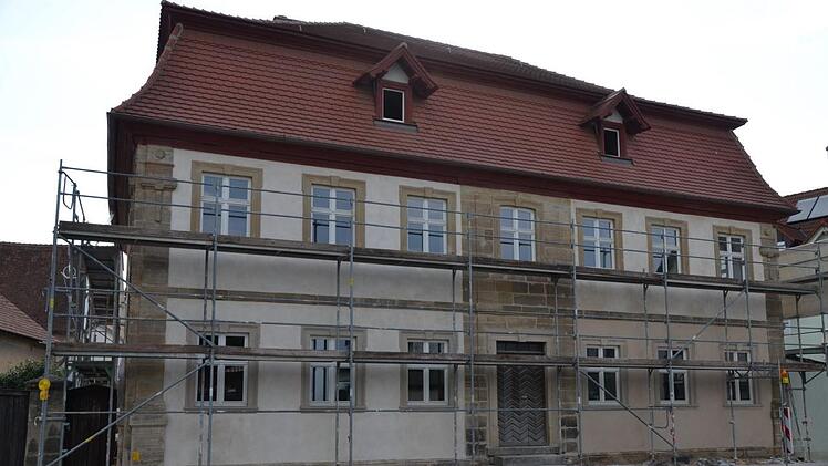 Die Außenfassade des Anwesens im August 2018. Leider noch mit einem Gerüst verstellt.Andrea Spörlein
