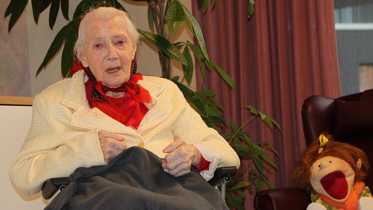 Anni Buchheim blickt zufrieden auf ihr Leben zurück. Das Wichtigste überhaupt sei die Liebe, sagt die 104-Jährige überzeugt. Foto: Ulrike Müller