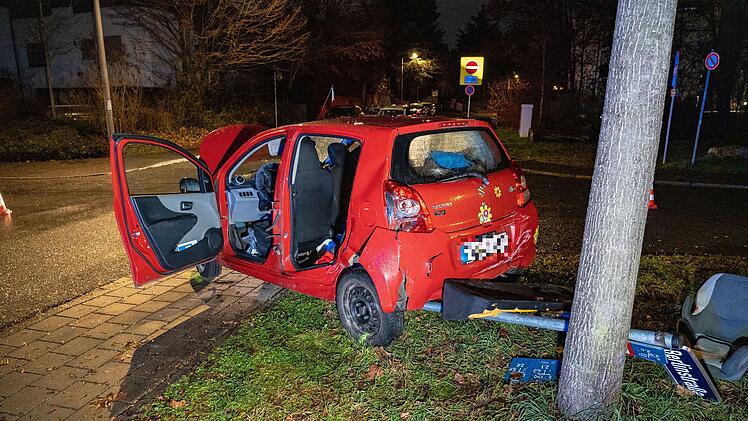 11-J&auml;hriger bei Unfall in F&uuml;rth schwer verletzt - Sicherheitsgurt hat gefehlt