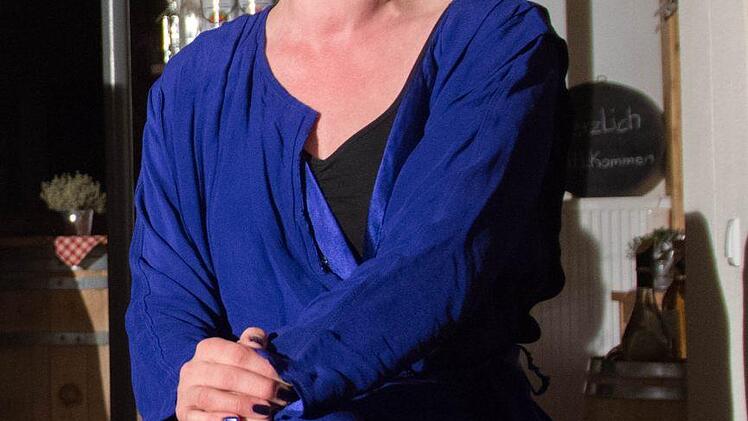 Ursula Gumbsch glänzt in jeder ihrer acht Rollen, besonders aber als verzweifelter, die Augen verdrehender Hirtenbub.