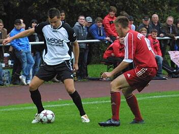 Der Eltmanner Torjäger Benjamin Schmitt (links) und sein Team kämpfen in Ballingshausen um den Bezirksliga-Aufstieg.