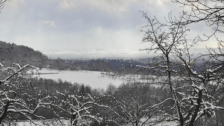 Blick vom Hetzleser Berg zu den Großenbucher Kirschgärten. Foto: Anne Schneider