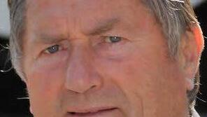 Er spielt sicher groß auf: der langjährige Kommunbräu-Wirt Peter Stübinger gibt im offensiven linken Mittelfeld den Ton an. Dass er das kann, hat er als "Telstars"-Sänger bewiesen.