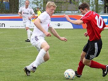 Stefan Nöthling (vorne links, dahinter Bernd Pankratz) war gegen die DJK Bamberg der Garant dafür, dass beim FC Sand die Null stand. Auch in Kahl will der routinierte Spieler die Sander Hintermannschaft mit festigen.