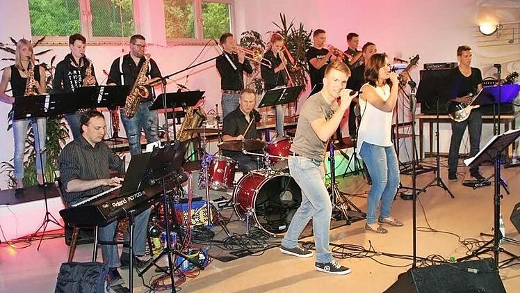 Die neue Band "Big Discussion" bei ihrer Premiere  Fotos: Heidi Amon