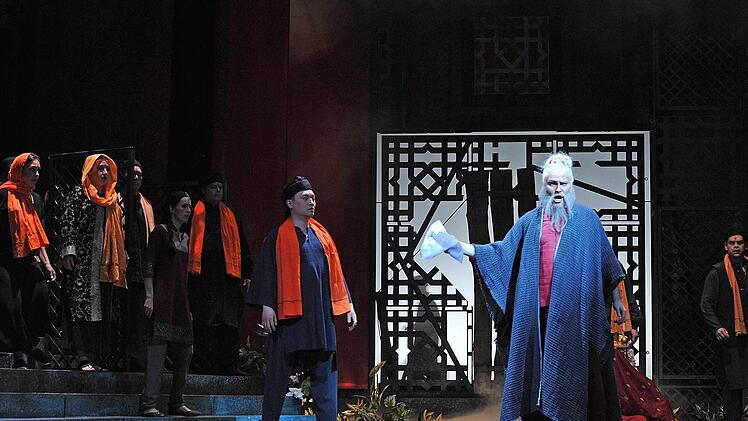 Szene aus Léo Delibes "Lakmé" am Landestheater CoburgFoto: Andrea Kremper