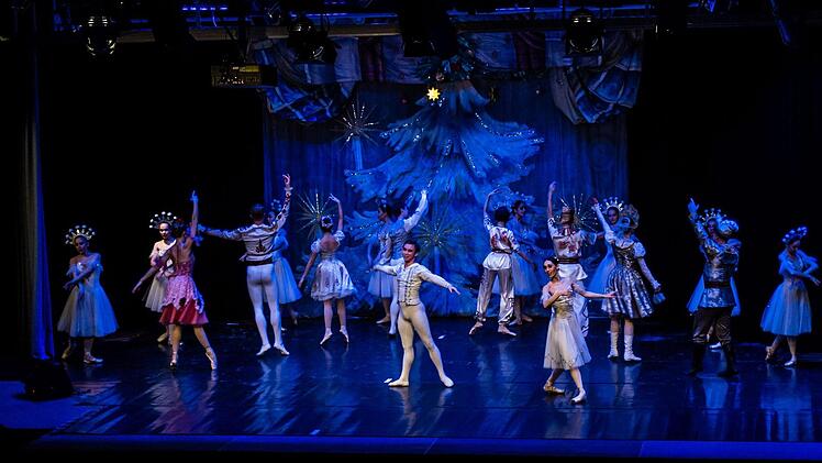 Szene aus dem Gastspiel des Russischen klassischen Staatsballett mit Tschaikowskys "Nussknacker" in Coburg.Foto: Jochen Berger