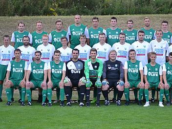 Meisterbild in der Kreisklasse 1 der Saison 2019/21 - der FC Untererthal mit (vorne links) Stefan Gerlach, Daniel Virnekäs, Mathias Tartler, Daniel Hammer, Jonas Schipper, Mario Koch, Lukas Tartler, Maurice Pache, Christoph Gerlach. Mitte von links: Thomas Tiedemann, Stefan Gerlach, Christian Beyer, Pascal Wüscher, Sandro Koch, Thomas Schäfer, Maurice Schneider, Dominik Kolb, Kevin Wüscher, Lukas Hereth, Phillipp Rost, Sven Röthlein (außerhalb des Bildes). Hinten von links: Andre Tiedemann, S...