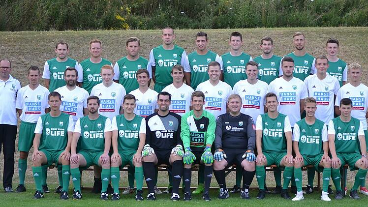 Meisterbild in der Kreisklasse 1 der Saison 2019/21 - der FC Untererthal mit (vorne links) Stefan Gerlach, Daniel Virnekäs, Mathias Tartler, Daniel Hammer, Jonas Schipper, Mario Koch, Lukas Tartler, Maurice Pache, Christoph Gerlach. Mitte von links: Thomas Tiedemann, Stefan Gerlach, Christian Beyer, Pascal Wüscher, Sandro Koch, Thomas Schäfer, Maurice Schneider, Dominik Kolb, Kevin Wüscher, Lukas Hereth, Phillipp Rost, Sven Röthlein (außerhalb des Bildes). Hinten von links: Andre Tiedemann, S...